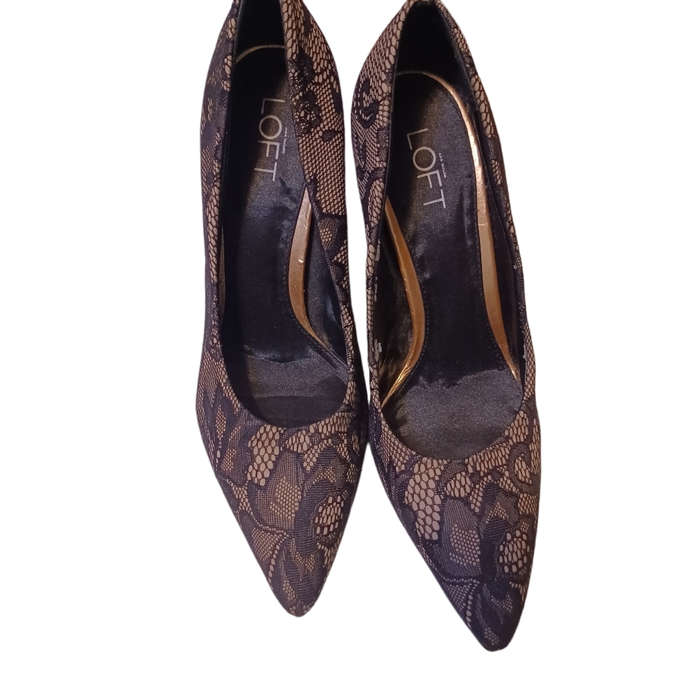Loft Lace Overlay 4 inch heels size 8